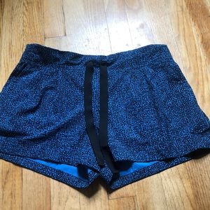 Lululemon shorts size 6* blue black dots.